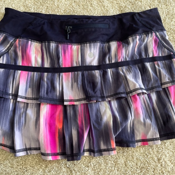 Lululemon running skirt size 8 - Picture 2 of 3